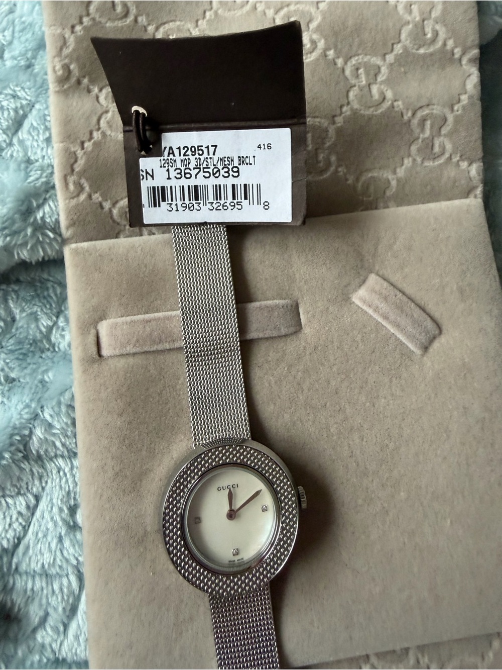 Gucci Silver Mesh Watch with Interchangeable Green-Red Web Strap - Picture 2 of 9